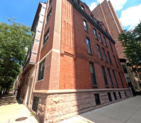 851 N LaSalle Boulevard 1S Chicago IL 60610