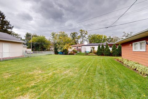 Tiny photo for 709 S Dennis Road, Wheeling, IL 60090 (MLS # 12502161)