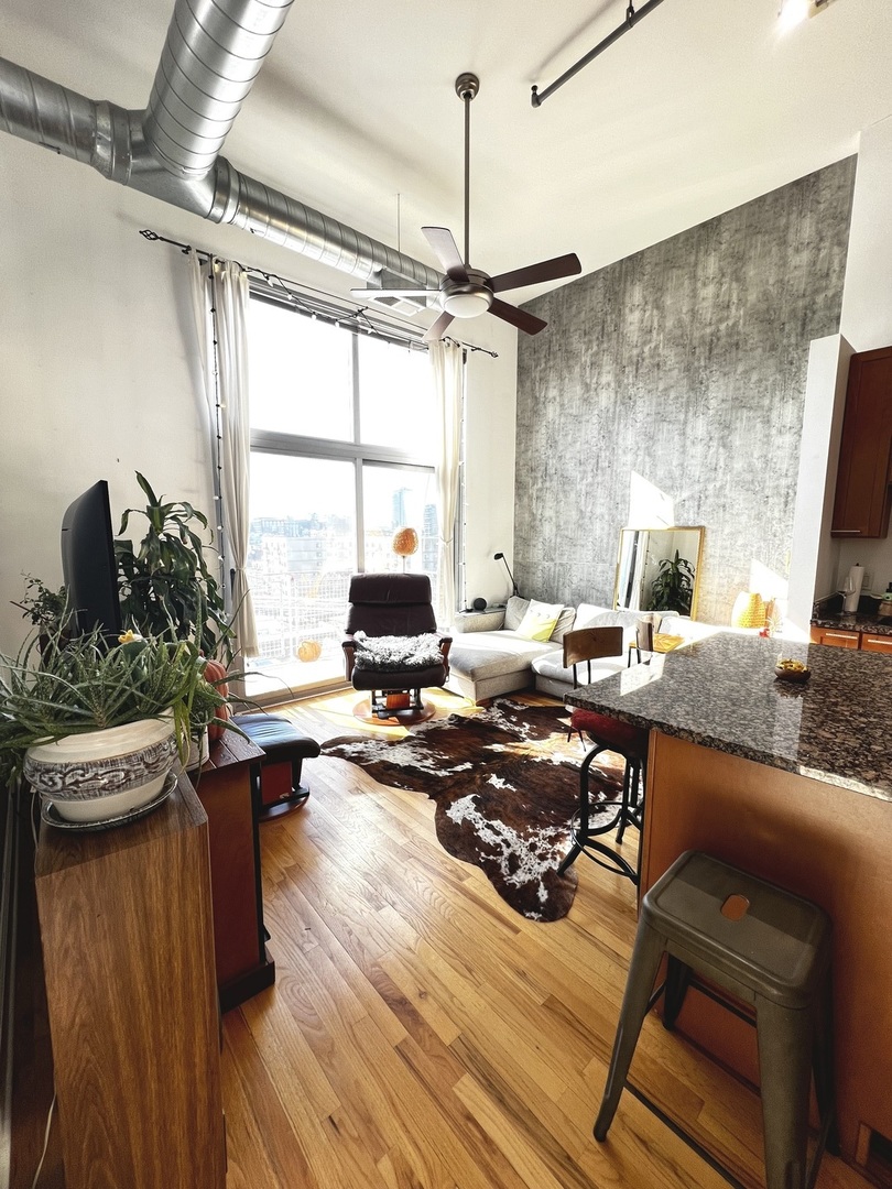 824 W Superior Street 601