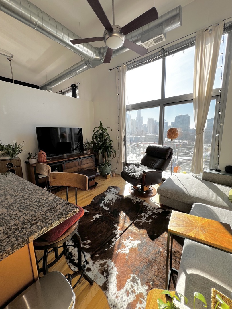 824 W Superior Street 601