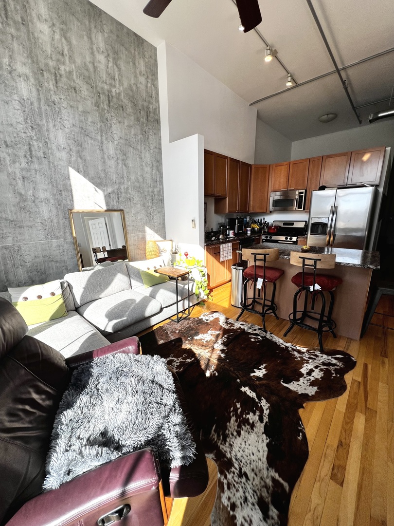 824 W Superior Street 601