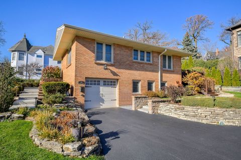 Tiny photo for 522 Deerpath Road, Glen Ellyn, IL 60137 (MLS # 12541404)