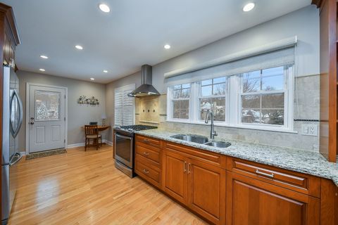 Tiny photo for 522 Deerpath Road, Glen Ellyn, IL 60137 (MLS # 12541404)