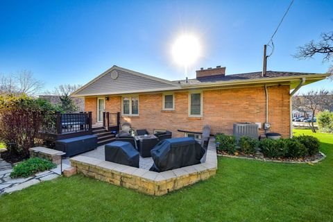 Tiny photo for 522 Deerpath Road, Glen Ellyn, IL 60137 (MLS # 12541404)