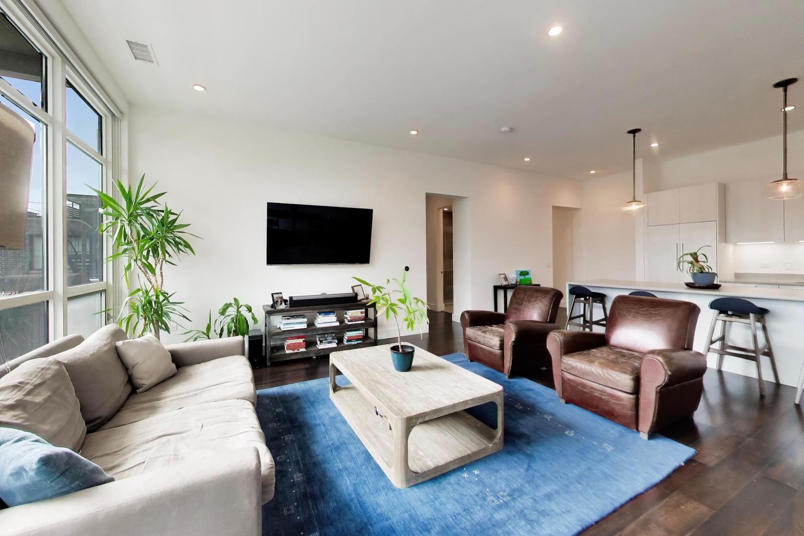 367 W Locust Street 305
