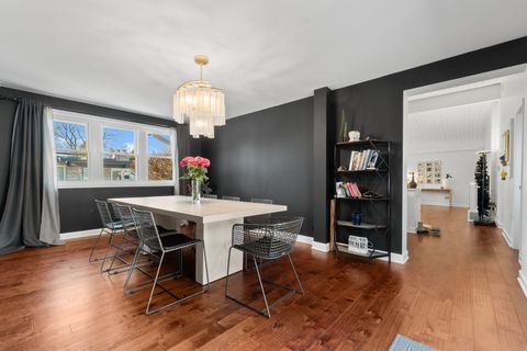 Tiny photo for 8 Rob Road, Mount Prospect, IL 60056 (MLS # 12624144)