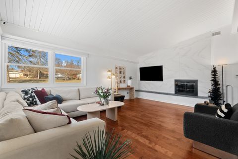 Tiny photo for 8 Rob Road, Mount Prospect, IL 60056 (MLS # 12624144)