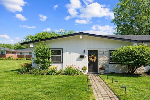 Tiny photo for 8 Rob Road, Mount Prospect, IL 60056 (MLS # 12624144)