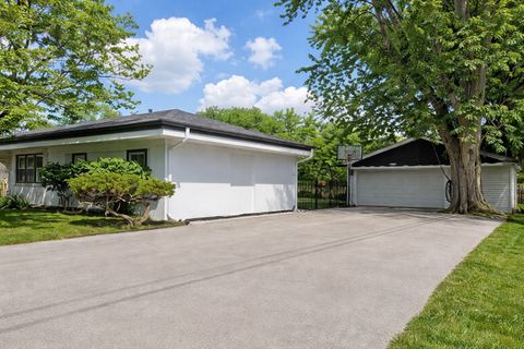 Tiny photo for 8 Rob Road, Mount Prospect, IL 60056 (MLS # 12624144)