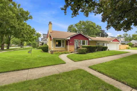 Tiny photo for 1609 S Greenwood Avenue, Park Ridge, IL 60068 (MLS # 12731300)