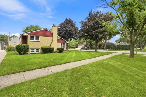 Tiny photo for 1609 S Greenwood Avenue, Park Ridge, IL 60068 (MLS # 12731300)