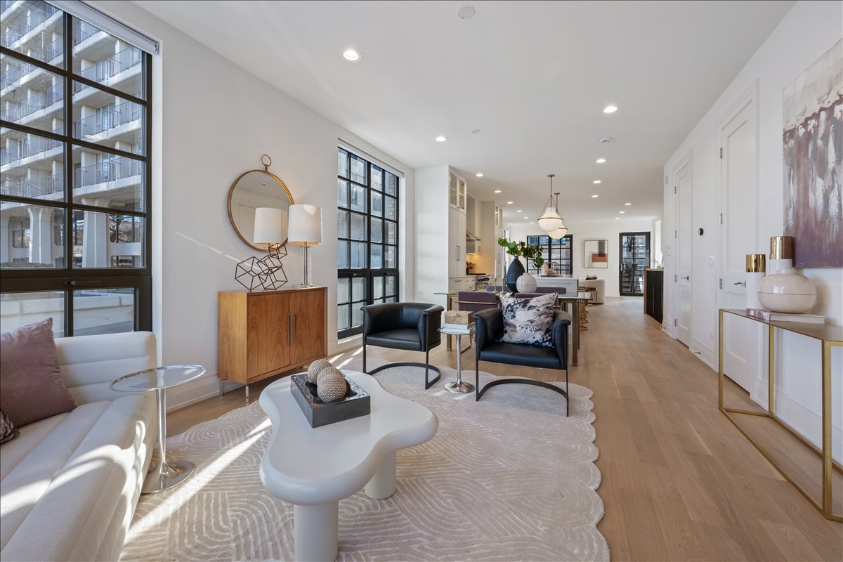 327 W Armitage Avenue 1