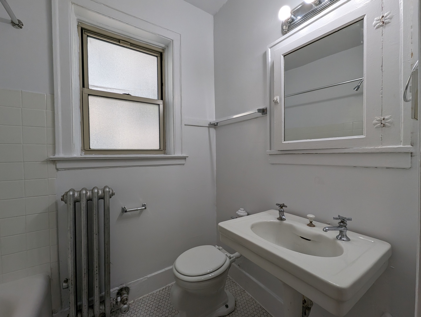 2536 N Sawyer Avenue 205