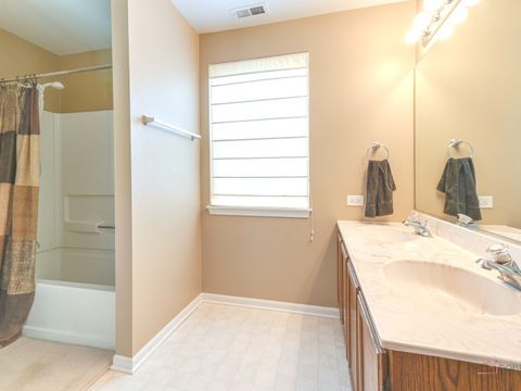 Tiny photo for 6797 ROANOAKE Court, Gurnee, IL 60031 (MLS # 12432266)