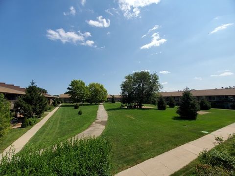 Tiny photo for 836 E Old Willow Road #212, Prospect Heights, IL 60070 (MLS # 12471867)