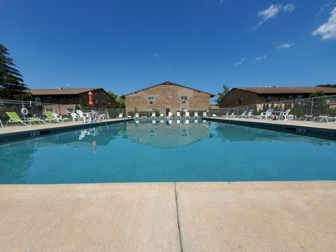 Tiny photo for 836 E Old Willow Road #212, Prospect Heights, IL 60070 (MLS # 12471867)