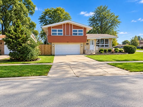 Photo of 15415 Woodlawn East Avenue, South Holland, IL 60473 (MLS # 12778092)