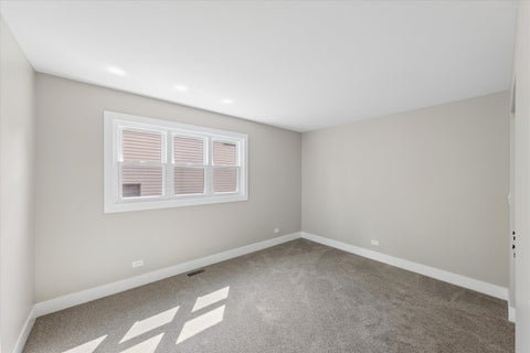 Tiny photo for 525 N Clarendon Avenue, Lombard, IL 60148 (MLS # 12748127)