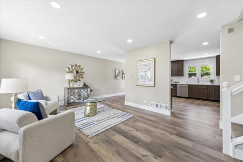 Tiny photo for 525 N Clarendon Avenue, Lombard, IL 60148 (MLS # 12748127)