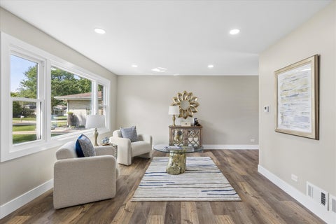 Tiny photo for 525 N Clarendon Avenue, Lombard, IL 60148 (MLS # 12748127)