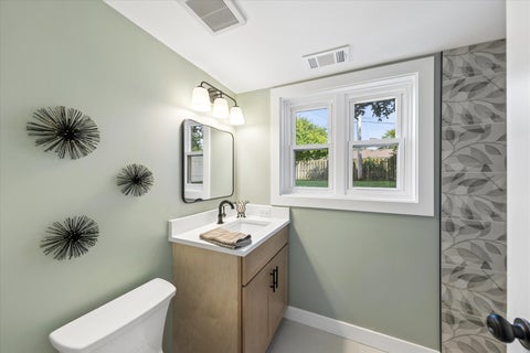 Tiny photo for 525 N Clarendon Avenue, Lombard, IL 60148 (MLS # 12748127)