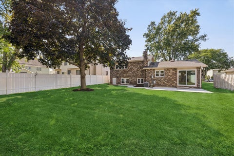 Tiny photo for 525 N Clarendon Avenue, Lombard, IL 60148 (MLS # 12748127)