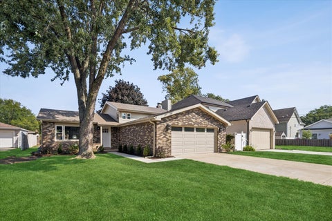 Photo of 525 N Clarendon Avenue, Lombard, IL 60148 (MLS # 12748127)