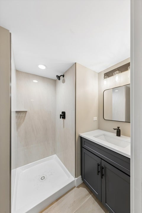 Tiny photo for 525 N Clarendon Avenue, Lombard, IL 60148 (MLS # 12748127)