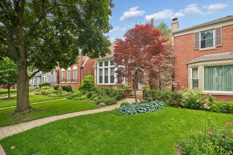 Tiny photo for 6638 N Trumbull Avenue, Lincolnwood, IL 60712 (MLS # 12704498)