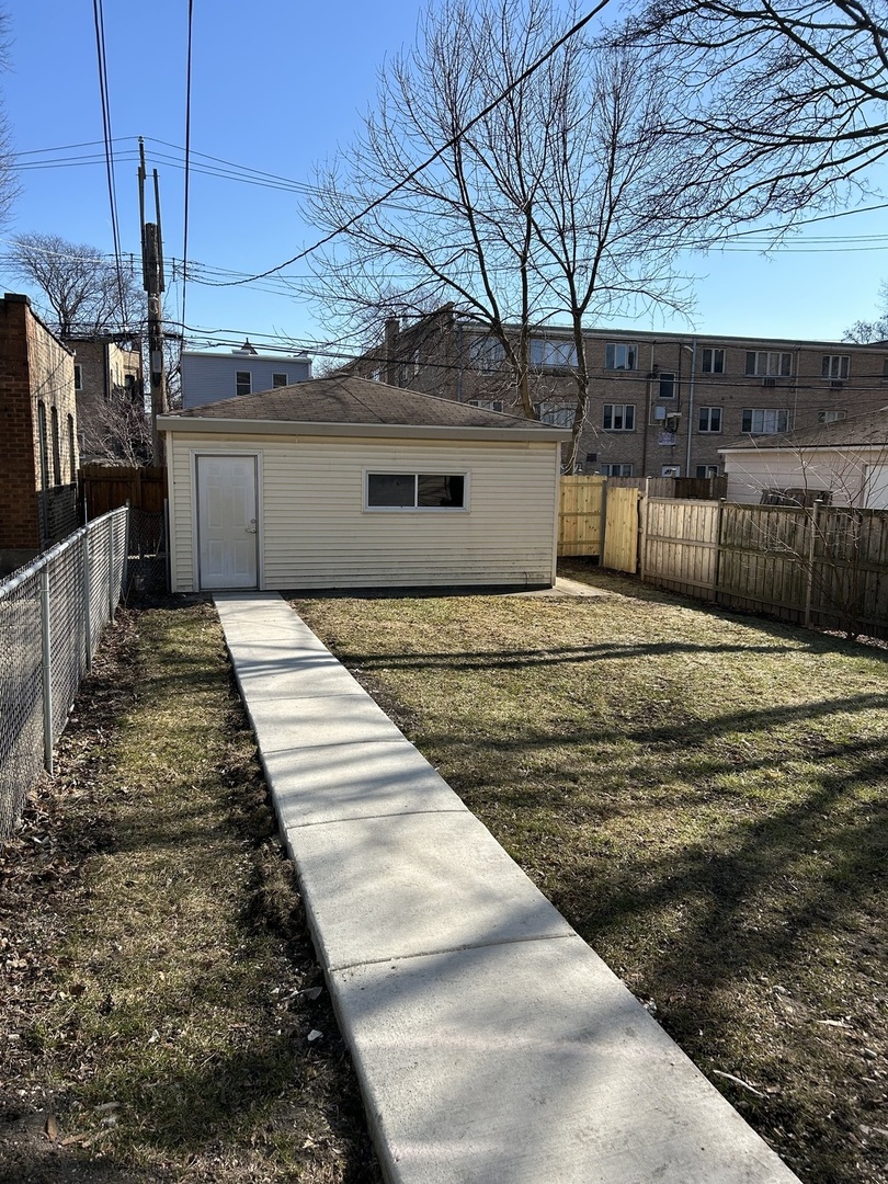 6321 N Hermitage Avenue