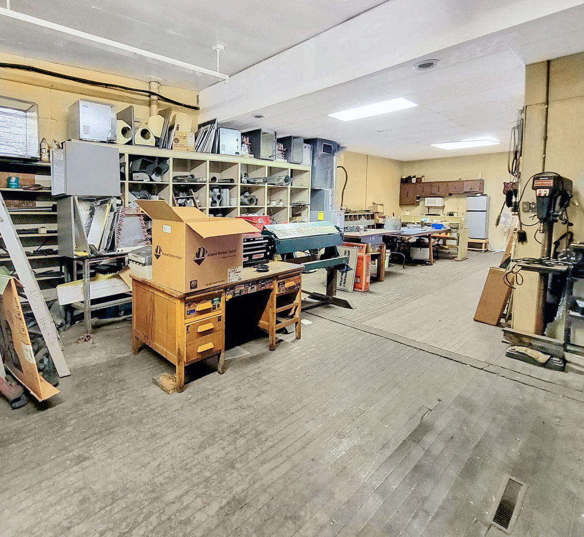 10050 S Ewing Avenue