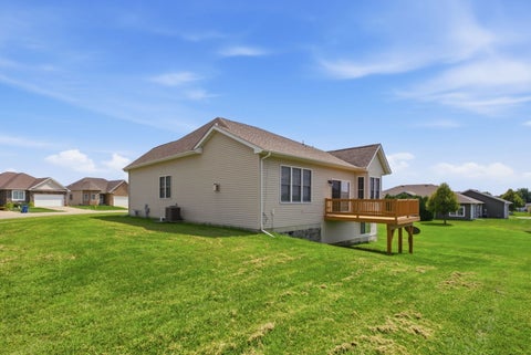 Tiny photo for 63 Cobblestone Lane, Leclaire, IA 52753 (MLS # 12740299)