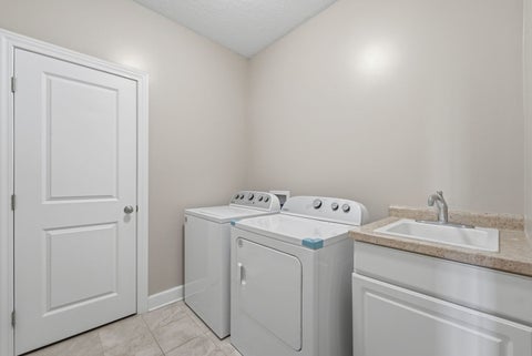 Tiny photo for 63 Cobblestone Lane, Leclaire, IA 52753 (MLS # 12740299)