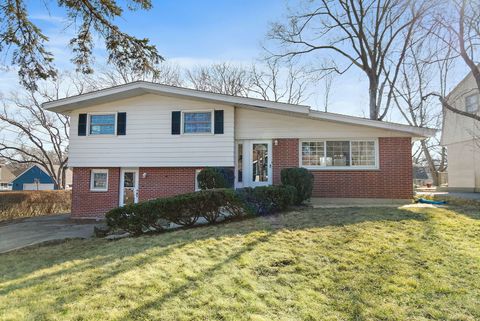 Photo of 657 Lomond Drive, Mundelein, IL 60060 (MLS # 12584309)
