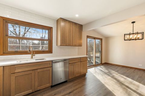 Tiny photo for 657 Lomond Drive, Mundelein, IL 60060 (MLS # 12584309)