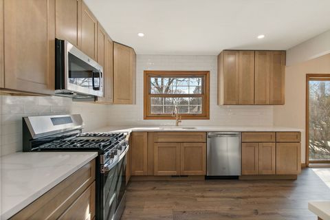 Tiny photo for 657 Lomond Drive, Mundelein, IL 60060 (MLS # 12584309)