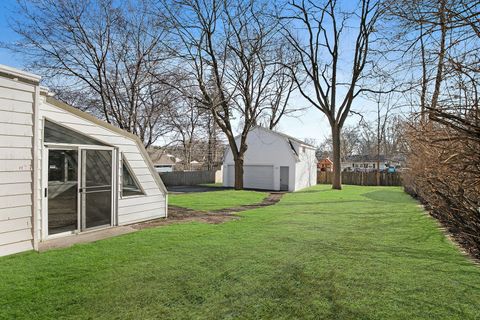 Tiny photo for 657 Lomond Drive, Mundelein, IL 60060 (MLS # 12584309)