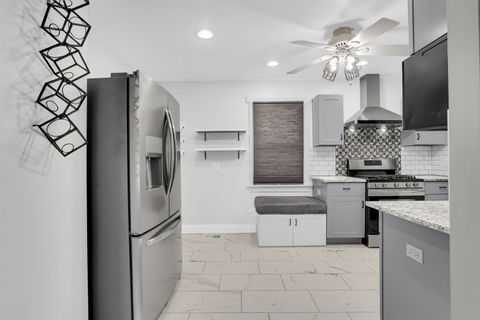 Tiny photo for 584 S 4th Avenue, Des Plaines, IL 60016 (MLS # 12555556)