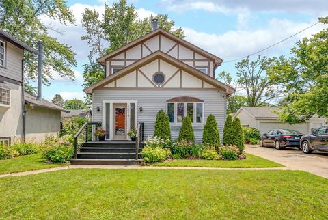 Tiny photo for 584 S 4th Avenue, Des Plaines, IL 60016 (MLS # 12555556)