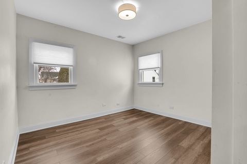 Tiny photo for 584 S 4th Avenue, Des Plaines, IL 60016 (MLS # 12555556)