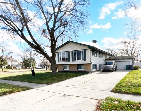 Tiny photo for 900 Arthur Drive, Lombard, IL 60148 (MLS # 12522750)