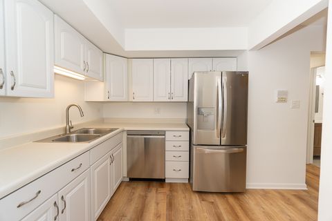 Tiny photo for 837 S Dwyer Avenue #A, Arlington Heights, IL 60005 (MLS # 12583757)