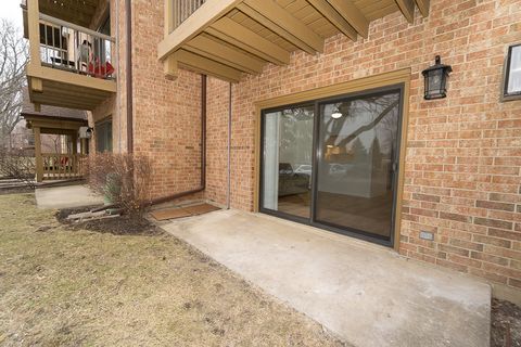 Tiny photo for 837 S Dwyer Avenue #A, Arlington Heights, IL 60005 (MLS # 12583757)