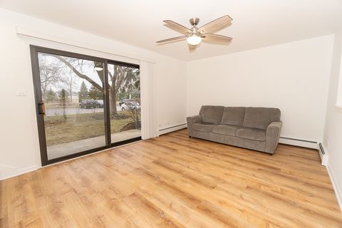 Tiny photo for 837 S Dwyer Avenue #A, Arlington Heights, IL 60005 (MLS # 12583757)