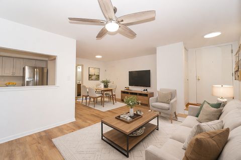 Tiny photo for 837 S Dwyer Avenue #A, Arlington Heights, IL 60005 (MLS # 12583757)