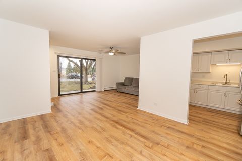 Tiny photo for 837 S Dwyer Avenue #A, Arlington Heights, IL 60005 (MLS # 12583757)