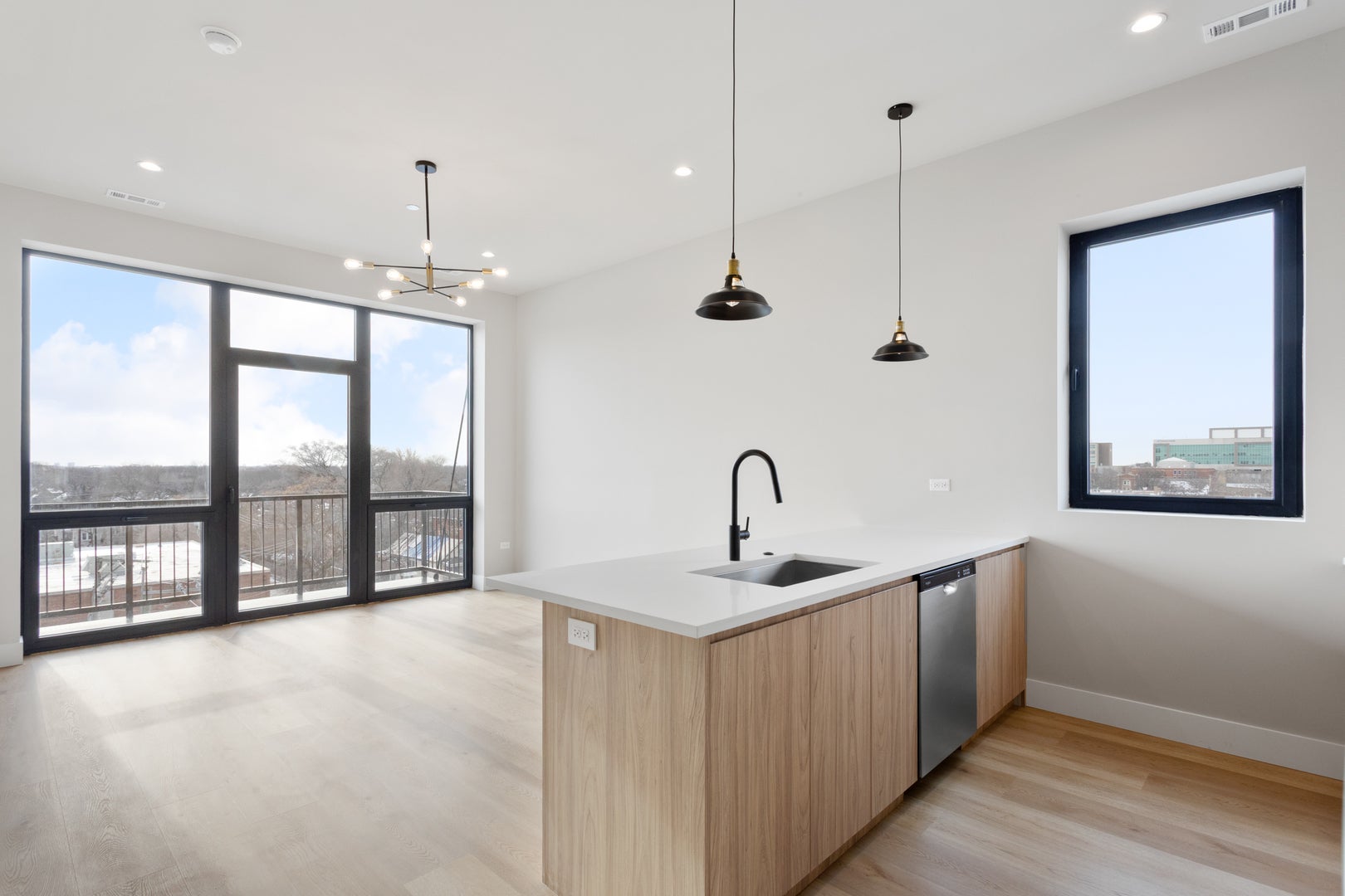 2505 W Farragut Avenue 207