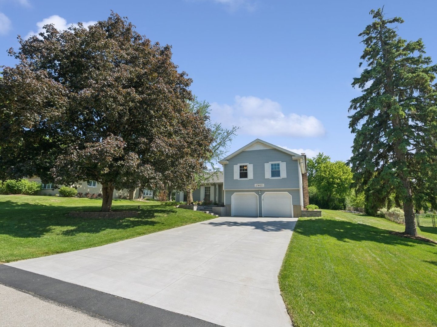 27W571 Ridgeview Street