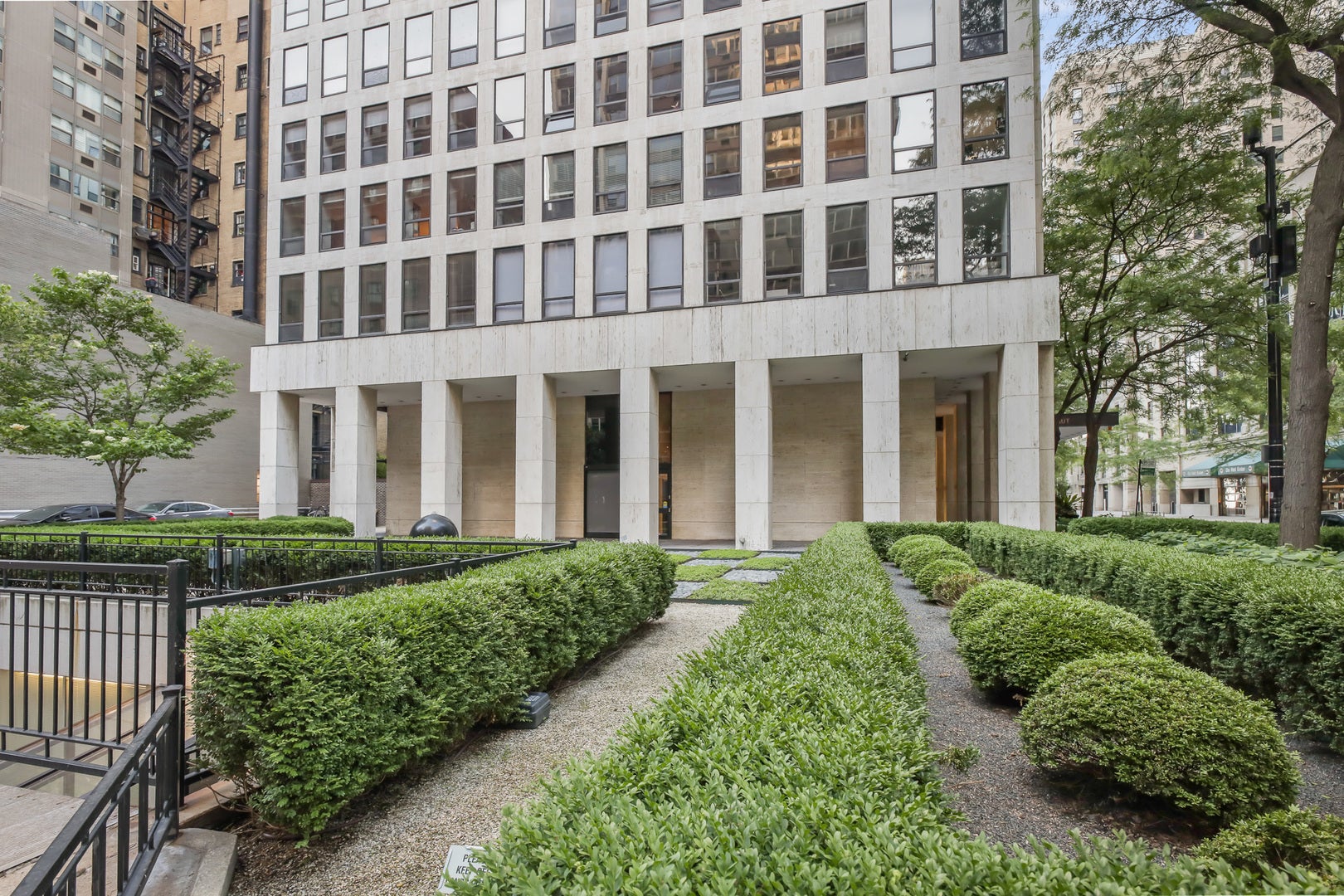 260 E Chestnut Street 2904 - Photo 4
