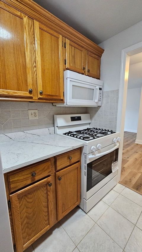 Tiny photo for 10037 S Walnut Terrace #31-111, Palos Hills, IL 60465 (MLS # 12495022)